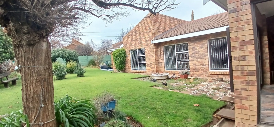 5 Bedroom Property for Sale in La Provance Free State